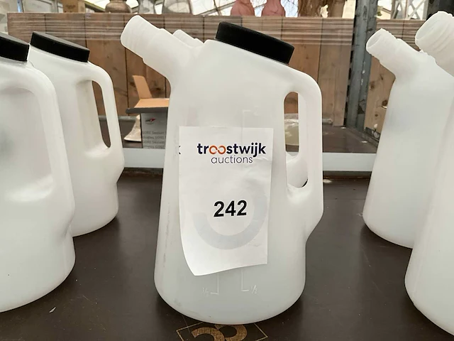 Plastic oliekan,inhoud 2 liter. (2x) - afbeelding 1 van  1