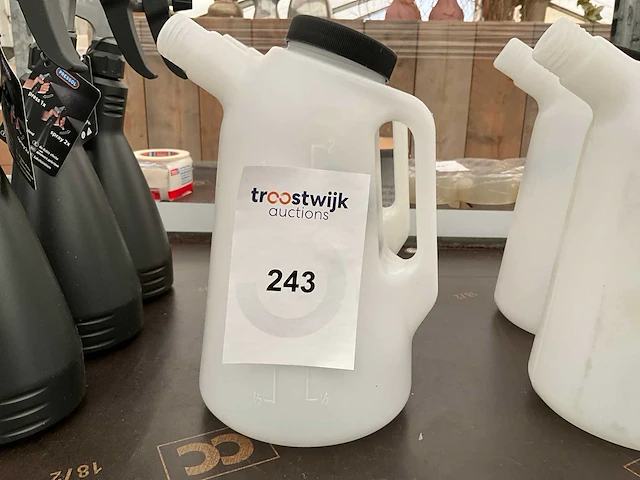 Plastic oliekan,inhoud 2 liter. (2x) - afbeelding 1 van  1