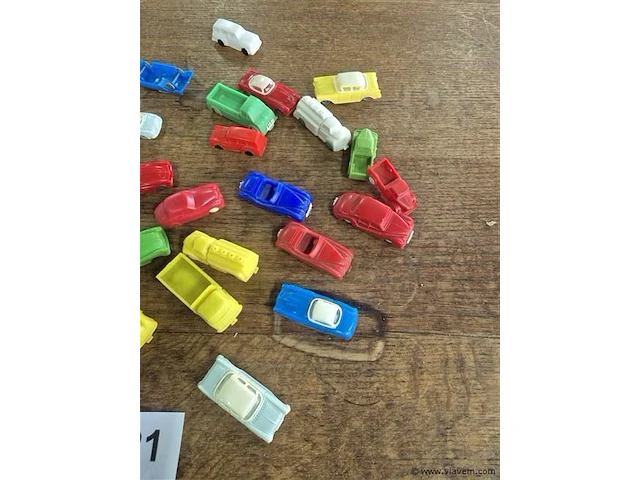 Plastiek autos - afbeelding 3 van  3