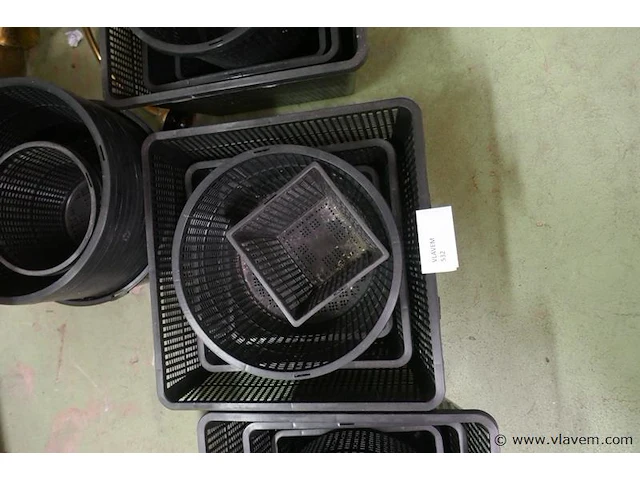 Plastiek potten voor vijver - afbeelding 1 van  1