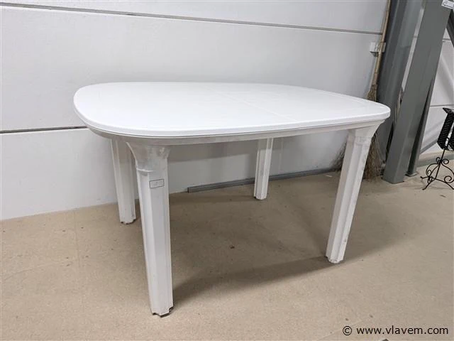 Plastieke tafel 113cmx102cm demonteerbaar - afbeelding 1 van  3