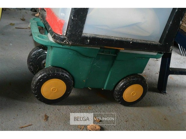 Plastieken kast met inhoud - afbeelding 3 van  4