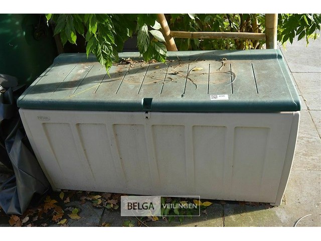 Plastieken tuinopbergbox met inhoud - afbeelding 2 van  3