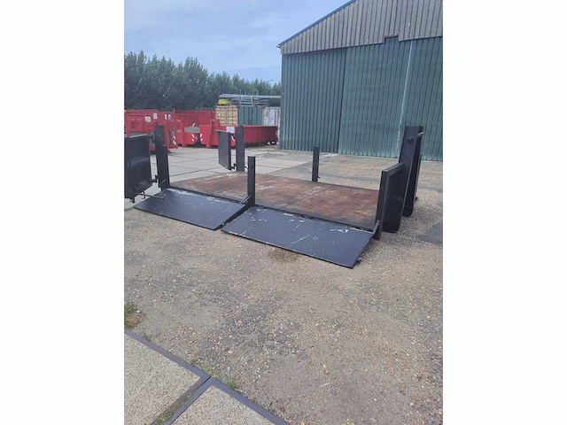 Plateau container haakarm - afbeelding 15 van  17