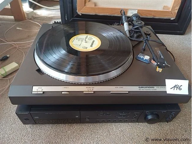 Platendraaier + cd met versterker - afbeelding 1 van  4