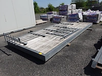 Platform met leuning en steunpalen - afbeelding 2 van  6