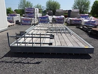 Platform met leuning en steunpalen - afbeelding 4 van  6