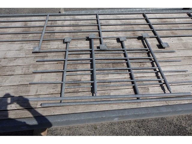 Platform met leuning en steunpalen - afbeelding 5 van  6