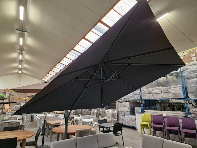 Platinum premium zweefparasol challenger t1 300x300cm zwart - afbeelding 1 van  7