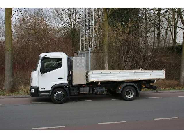 Platte laadbak (vrachtwagen) nissan nt500 diesel - afbeelding 1 van  1