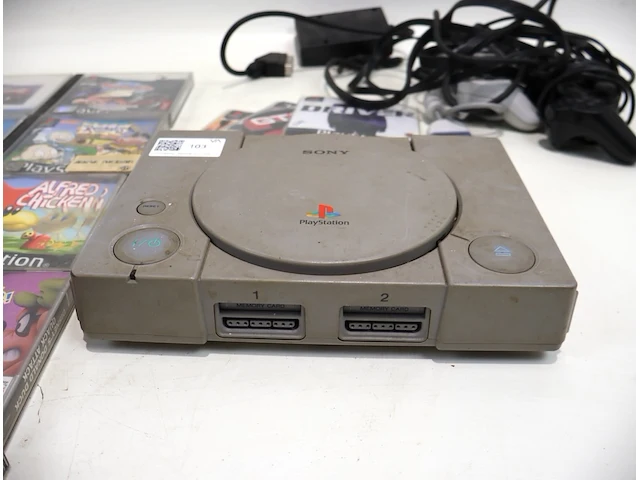 Playstation 1 met spellen (plm 20) - afbeelding 2 van  9
