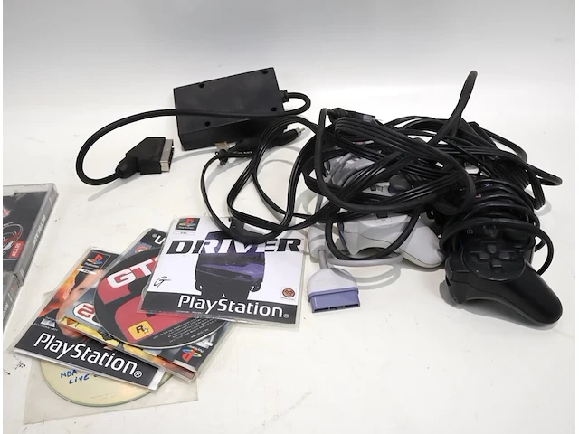 Playstation 1 met spellen (plm 20) - afbeelding 5 van  9
