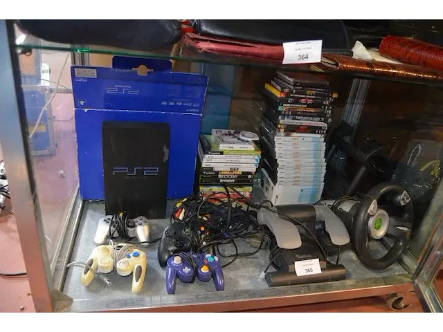 Playstation 2 sony met 4 controllers, ca. 15 spelletjes, 11 dvd's, racestuur voor xbox - afbeelding 1 van  6