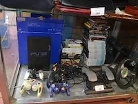 Playstation 2 sony met 4 controllers, ca. 15 spelletjes, 11 dvd's, racestuur voor xbox - afbeelding 1 van  6