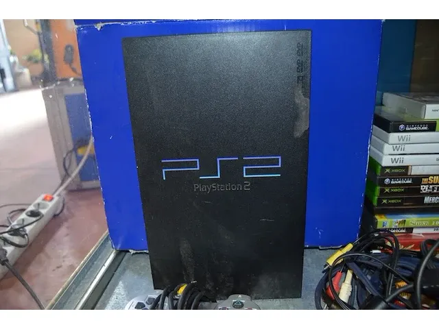 Playstation 2 sony met 4 controllers, ca. 15 spelletjes, 11 dvd's, racestuur voor xbox - afbeelding 4 van  6