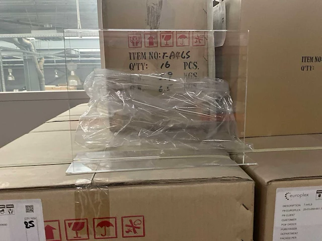 Plexiglas set in liggend formaat t a4 (435x) - afbeelding 1 van  5