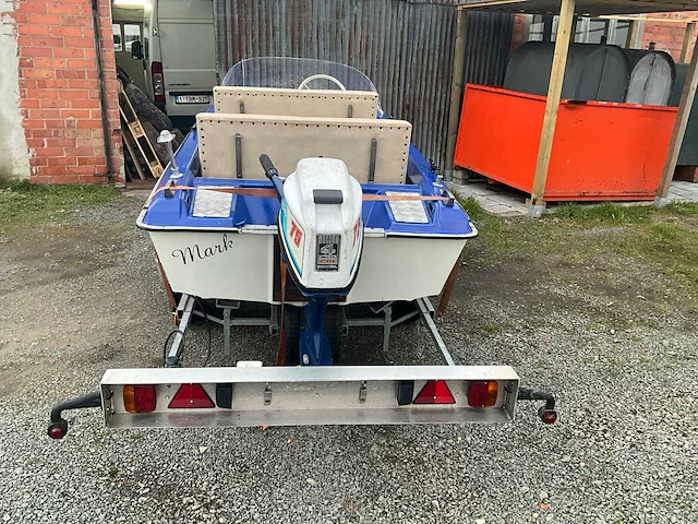 Plezierboot en trailer - afbeelding 3 van  7