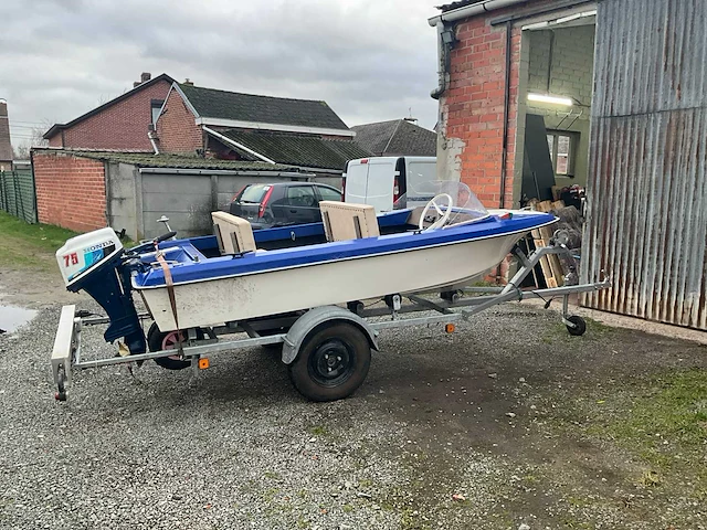 Plezierboot en trailer - afbeelding 4 van  7