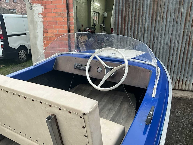 Plezierboot en trailer - afbeelding 5 van  7