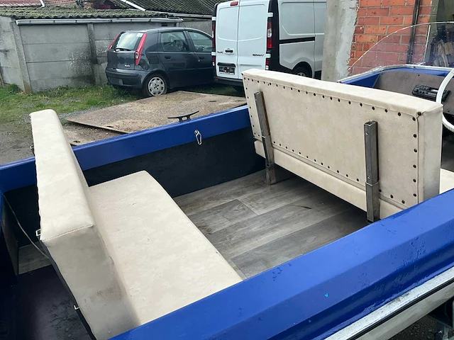 Plezierboot en trailer - afbeelding 6 van  7