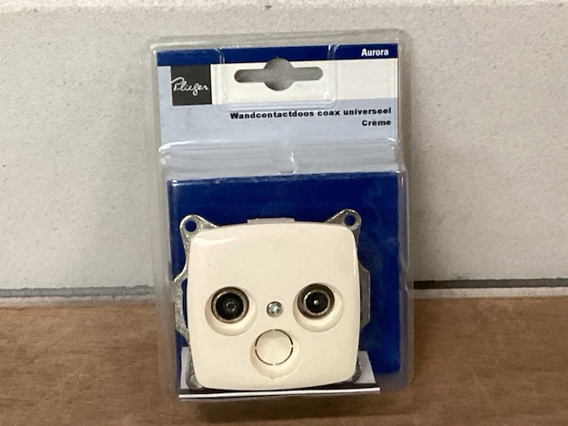 Plieger aurora wandcontactdoos coax (82x) - afbeelding 1 van  3