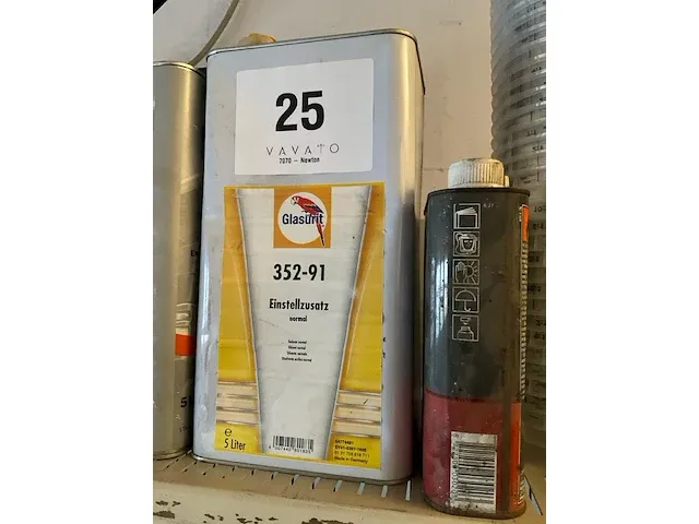 Plm. 10 diverse behandelingsproducten wo thinner, lakken, vernis, enz. - afbeelding 6 van  7