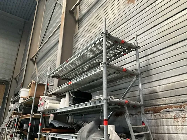 Plm. 100 m2 stellingmateriaal en rolsteigercombinatie layher en altrex - afbeelding 3 van  41