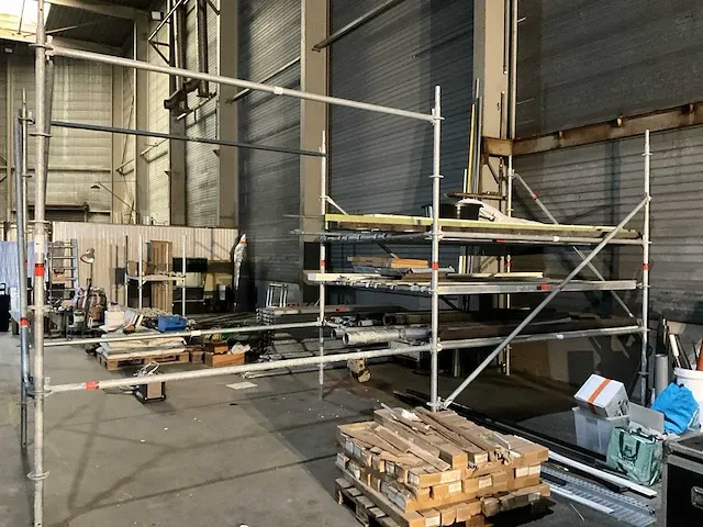 Plm. 100 m2 stellingmateriaal en rolsteigercombinatie layher en altrex - afbeelding 1 van  41