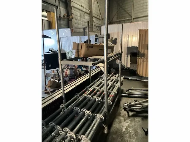 Plm. 100 m2 stellingmateriaal en rolsteigercombinatie layher en altrex - afbeelding 21 van  41