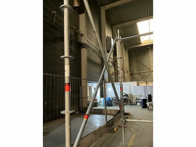 Plm. 100 m2 stellingmateriaal en rolsteigercombinatie layher en altrex - afbeelding 39 van  41