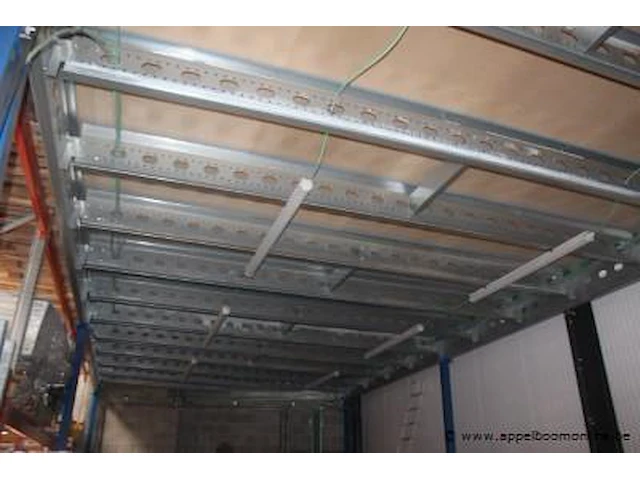 Plm 100m² mezzanine bestaande uit plm 50 dragende leggers, houten bovenvloer, railing en trap - afbeelding 2 van  11