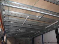 Plm 100m² mezzanine bestaande uit plm 50 dragende leggers, houten bovenvloer, railing en trap - afbeelding 2 van  11