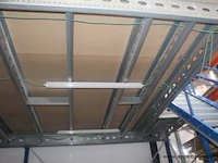 Plm 100m² mezzanine bestaande uit plm 50 dragende leggers, houten bovenvloer, railing en trap - afbeelding 3 van  11