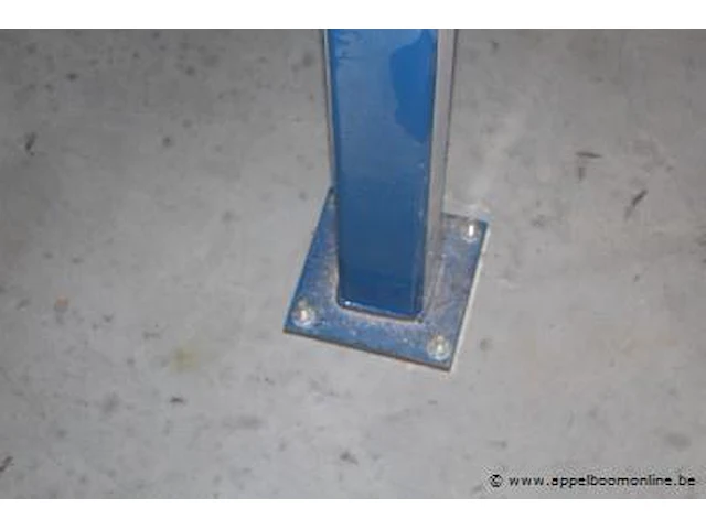 Plm 100m² mezzanine bestaande uit plm 50 dragende leggers, houten bovenvloer, railing en trap - afbeelding 7 van  11