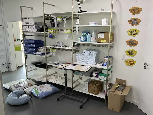 Plm 110 diverse medische hulpmiddelen - afbeelding 1 van  32