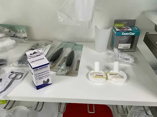 Plm 110 diverse medische hulpmiddelen - afbeelding 14 van  32