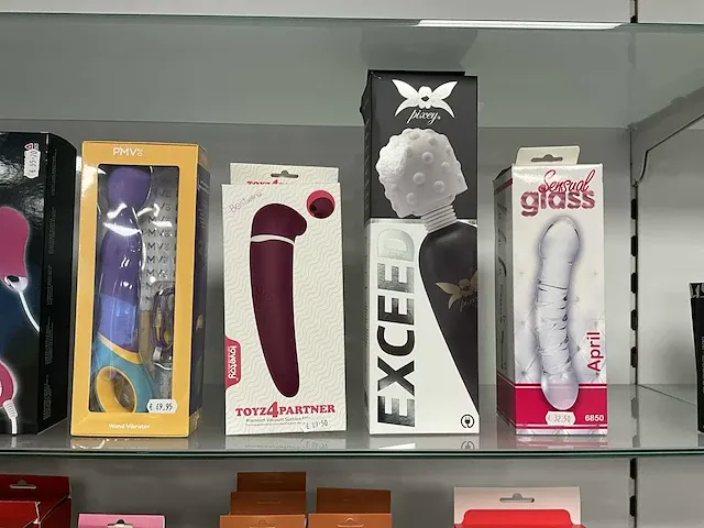 Plm 130 diverse dildo's, vibrators en toebehoren - afbeelding 12 van  17