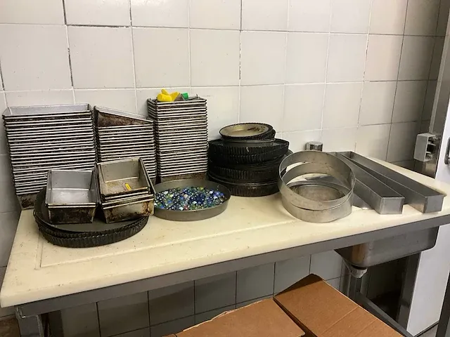 Plm 140 diverse bakvormen + plm 800 kartonnen cakevormen - afbeelding 1 van  16