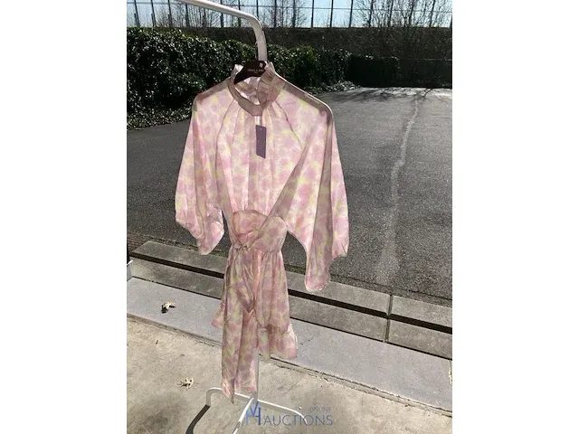 Plm 140 kleedjes in diverse kleuren may - afbeelding 1 van  5
