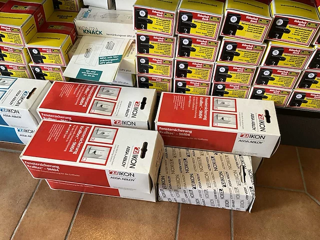 Plm 148 diverse raam-/venster-/poortsloten - afbeelding 6 van  16