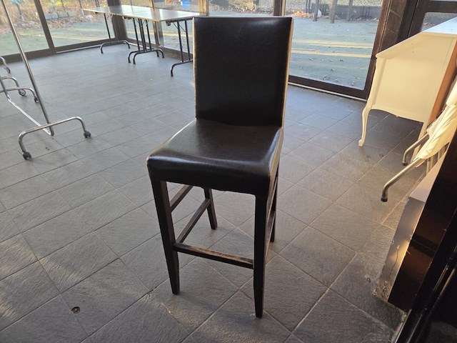 Plm 15 hoge semi lederen stoelen - afbeelding 1 van  5
