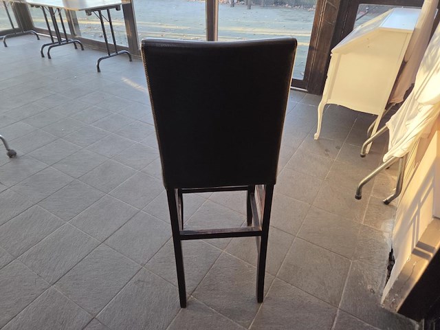 Plm 15 hoge semi lederen stoelen - afbeelding 3 van  5