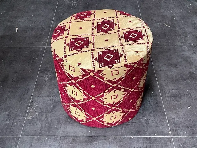 Plm 168 diverse houten poefs, voorzien van stoffen/fluwelen bekleding - afbeelding 1 van  5