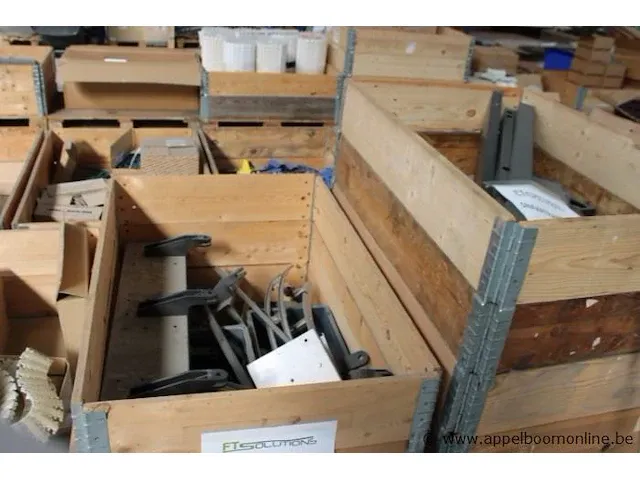 Plm 19 palletten inh div onderdelen wo kettingen, schakelbanden, snaartransport, enz - afbeelding 3 van  9