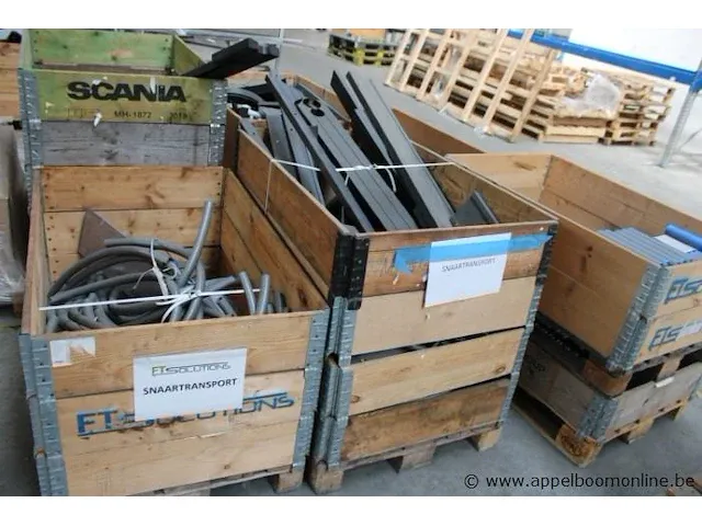 Plm 19 palletten inh div onderdelen wo kettingen, schakelbanden, snaartransport, enz - afbeelding 7 van  9
