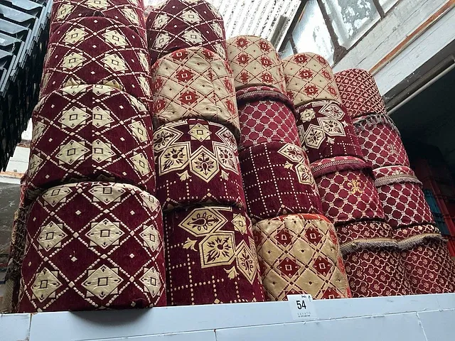 Plm 190 diverse houten poefs, voorzien van stoffen/fluwelen bekleding - afbeelding 2 van  6