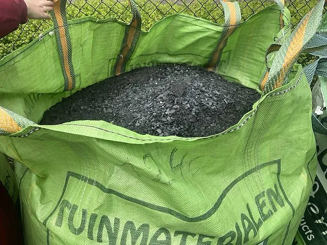 Plm 1m3 leisteen raven black 0/10 + plm 0,25m³ flamingo roze graniet 60/90 - afbeelding 7 van  8