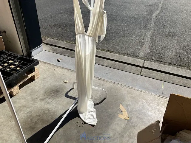 Plm 20 witte kleedjes may - afbeelding 3 van  5