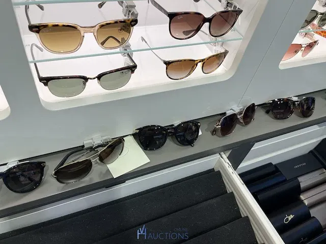 Plm 200 zonnebrillen rayban, prada, gucci - afbeelding 26 van  35