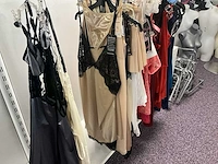 Plm 210 diverse corsetten, jurken en rokken - afbeelding 4 van  30